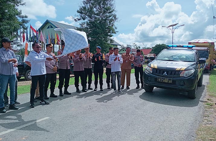 KPU Muna Barat Mulai Salurkan Logistik di 11 Kecamatan