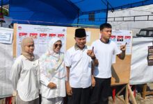 ASR Salurkan Hak Pilihnya Didampingi Anak dan Istri