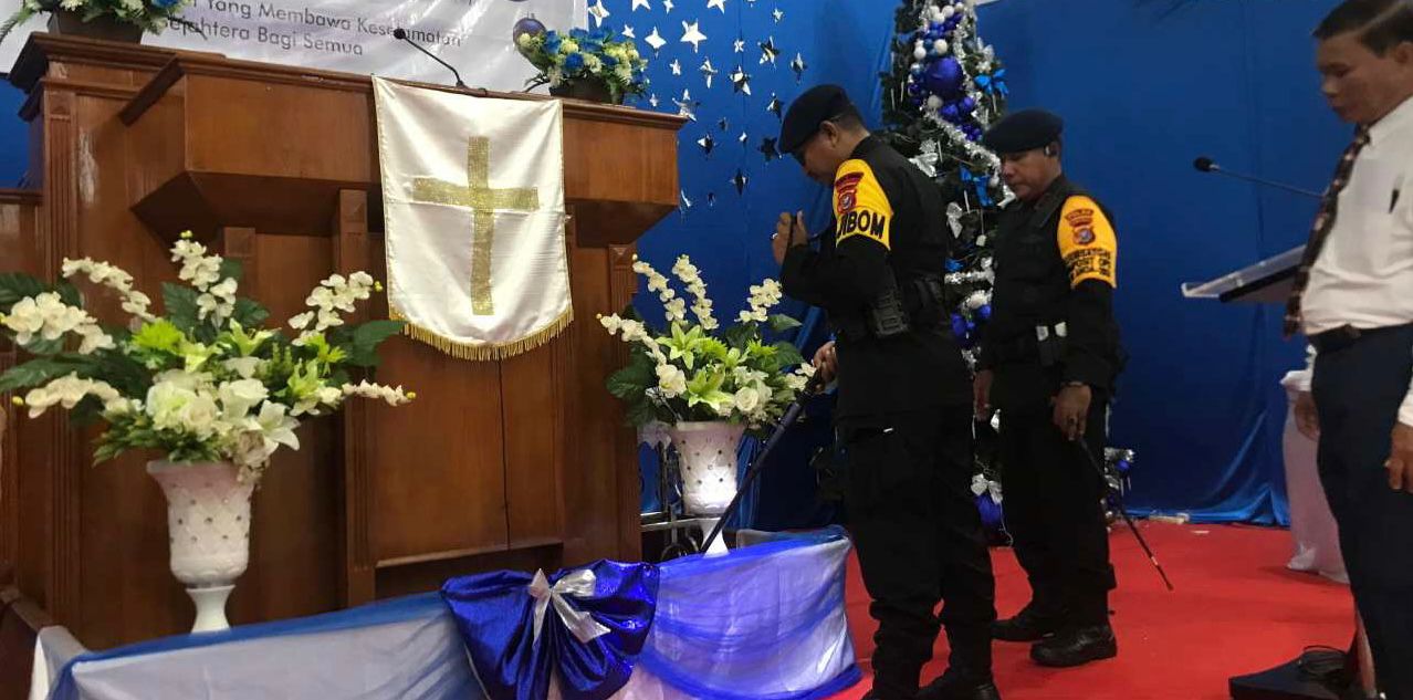 Tim Gegana Polda Sultra Sterilisasi Gereja di Kendari, Pastikan Aman dari Ancaman Radioaktif Berbahaya