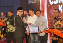 Wali Kota Makassar Beri Penghargaan CSR Award 2024 ke Pertamina Patra Niaga Regional Sulawesi