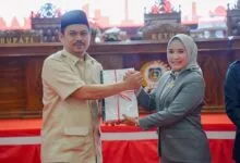 Hadiri Rapat Paripurna DPRD, Bupati Koltim Tekankan Pembangunan Berbagai Sektor