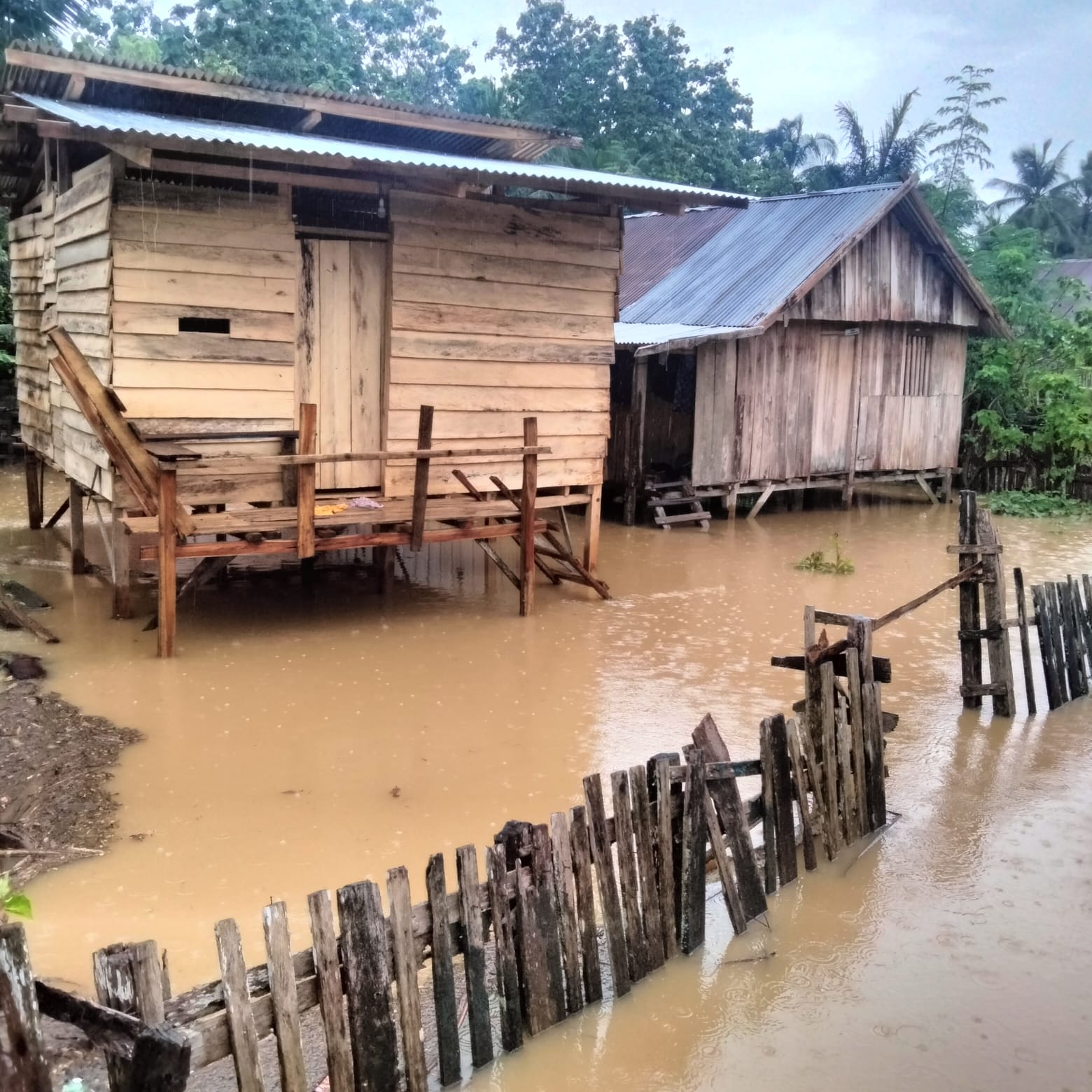 Warga Soroti Pekerjaan Drainase di Muna Barat yang Menimbulkan Genangan di Rumah-Rumah