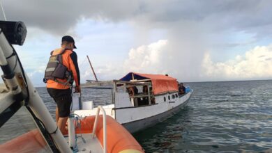 Tim SAR Pos Wakatobi Selamatkan Tiga Nelayan di Perairan Kaledupa