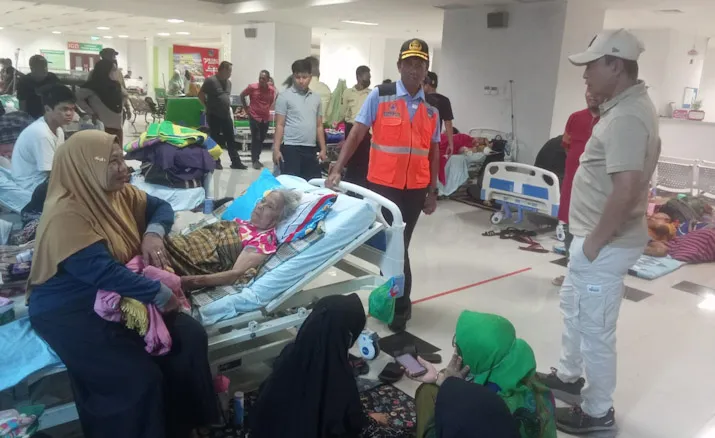 Pj Bupati Kolaka Kunjungi RS SMS Berjaya, Cek Kondisi Pasien dan Bangunan yang Alami Keretakan