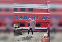 Viral Seorang Ibu Joget Demi Konten di Dekat Pintu Masuk Kapal Cepat Penyeberangan Kendari-Muna