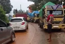 Hauling di Pagi Hari, Truk Muat Ore Nikel Picu Kemacetan di Jalan Tondonggeu
