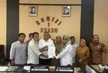 DPRD Kendari Berhasil Tuntaskan Kasus PHK Sepihak PT Colombus, Dua Mantan Karyawan Terima Pesangon