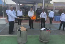 Ratusan Telepon Genggam Hasil Penggeladahan di Lapas Kendari Dimusnahkan