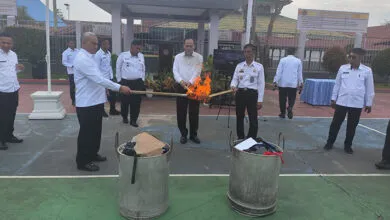 Ratusan Telepon Genggam Hasil Penggeladahan di Lapas Kendari Dimusnahkan