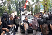 Mahasiswa Teknik UHO Gelar Aksi Unjuk Rasa, Tolak Efisiensi Anggaran Pendidikan dan Kesehatan