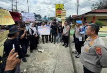 AJI Kendari-IJTI Sultra Gelar Aksi Unjuk Rasa, Protes Dua Jurnalis yang Dipaksa Jadi Saksi