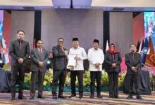 KPU Sultra Tetapkan ASR-Hugua sebagai Gubernur dan Wakil Gubernur Terpilih