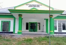 Kontraktor Pembangunan Gedung KUA Tisel Muna Barat Lunasi Utang Material