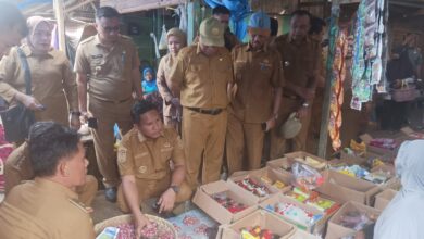 Pastikan Harga Pangan Stabil Jelang Idulfitri, Bupati Muna Barat Sidak Pasar