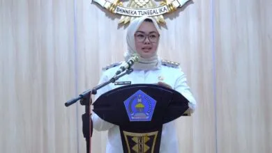 Wali Kota Kendari Serahkan 137.176 SPP PBB-P2 kepada Camat se-Kota Kendari