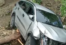 Laka Lantas Terjadi di Jalan Kelurahan Labunia Muna, Mobil Terbalik Usai Tabrak Motor
