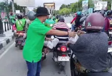 PT Anindya Wiraputra Konsult Bagikan 3.000 Paket Takjil ke Pengendara
