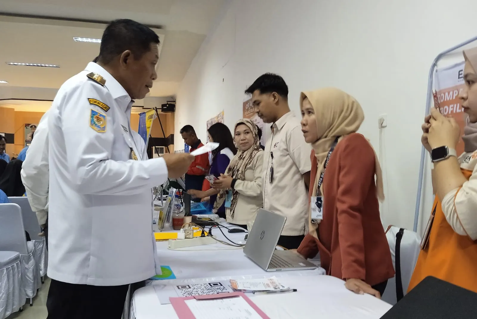Ribuan Lowongan Kerja Dibuka, Hugua Sebut Bisa Kurangi 4 Persen Pengangguran di Sultra