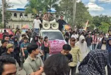 Sejumlah Massa Geruduk Kejati Sultra, Tuding Lambat Tangani Kasus Korupsi dan TPPU Komisaris PT LAM