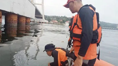 Remaja 19 Tahun Bunuh Diri di Jembatan Teluk Kendari, Tim Basarnas Diterjunkan