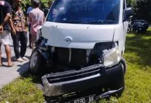Mobil Bak Terbuka Berpenumpang 15 Orang Terlibat Tabrakan di Tanjakan Warangga Muna