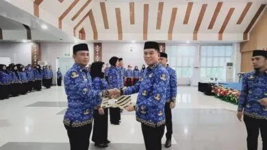 Ratusan ASN Konsel Terima SK, Bupati Irham Kalenggo Tekankan Komitmen dan Integritas