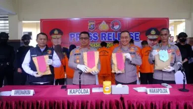 Ungkap Dua Kasus Lintas Provinsi, Polda Sultra Musnahkan 11,3 Kilogram Sabu-Sabu