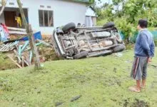 Mobil Dinas Bappeda Muna Barat Terguling di Jalan Poros Kontunaga Muna