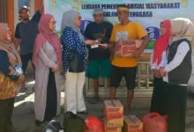 LPSM Sultra Serahkan Bantuan Uang Tunai hingga Sembako ke Masyarakat