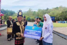Pelajar Hingga Mahasiswa di Sultra Dapat Beasiswa Pendidikan di Momen Hardiknas 2025