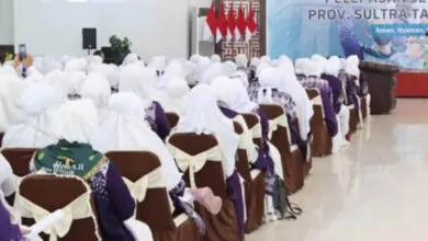 Gubernur Sultra Beri Bantuan Uang Saku Rp1 Juta kepada 2.018 Calon Jemaah Haji Sultra