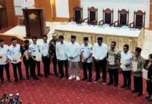 Menteri ATR/BPN Serahkan 445 Sertifikat Tanah Aset Pemda dan Wakaf Rumah Ibadah