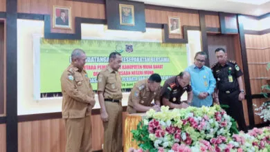 Pemda Muna Barat dan Kajari Muna Teken MoU di Bidang Perdata dan Tata Usaha Negara