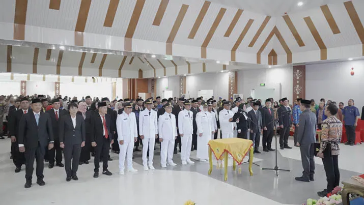 Rotasi Jabatan Perdana, Bupati Irham Kalenggo Lantik Ratusan Pejabat Administrator dan Pengawas