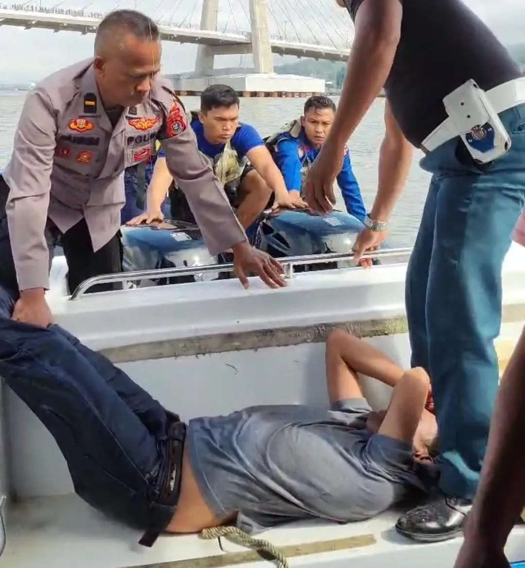 Nelayan Selamatkan Seorang Pria yang Mencoba Bunuh Diri di Jembatan Teluk Kendari