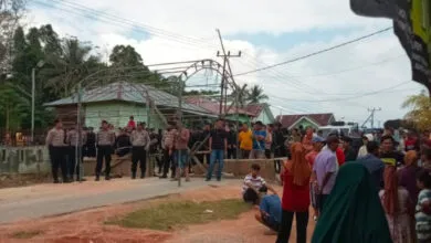 Korban Penganiayaan Ditemukan, Warga Buka Blokade Jalan Poros Kendari–Motaha