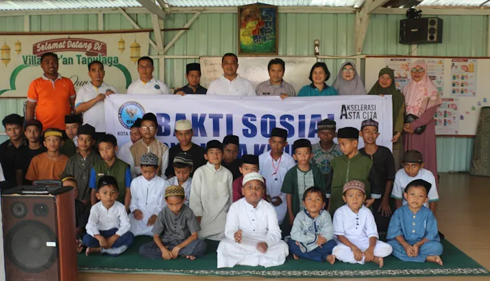 BNN Kendari Gelar Bakti Sosial ke Pondok Pesantren di Soropia untuk Peringati HANI 2025