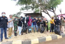 PT Antam Dukung Kegiatan Bersih-Bersih Pantai dan Pasar