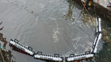 Pasang Trash Barrier Sungai Pasar Lakessi, Pertamina Sulawesi Wujudkan Komitmen Jaga Lingkungan