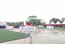 Lapangan Licin Tak Surutkan Semangat Paskibraka Kendari Kibarkan Merah Putih