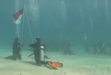 Peringati HUT ke-80 RI, Diver’s Camp Gelar Upacara di Kedalaman 17 Meter Bawah Laut Desa Wisata Namu
