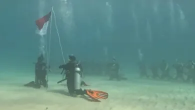 Peringati HUT ke-80 RI, Diver’s Camp Gelar Upacara di Kedalaman 17 Meter Bawah Laut Desa Wisata Namu