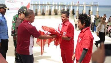 Pertamina Sulawesi Bentangkan Bendera Merah Putih Terbesar di Bawah Laut Wakatobi