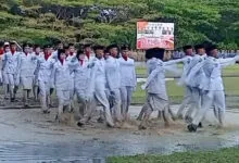 Melewati Kubangan Air, Paskibraka Muna Sukses Laksanakan Tugas Penurunan Bendera