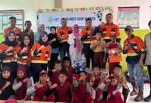 PT SBP Beri Bantuan Perlengkapan Pendidikan Anak Lingkar Tambang di Andowia Konut