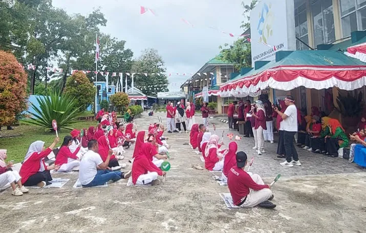 Lomba Joget Balon Hingga Lari Kelereng Warnai HUT ke-80 RI di BKKBN Sultra