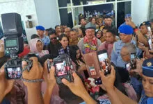 Jadi Idola, Masyarakat Kendari Antusias Sambut Kedatangan Gubernur Maluku Utara Sherly Tjoanda