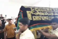 Detik-Detik Jenazah Rektor UHO Disemayamkan di Auditorium Mokodompit