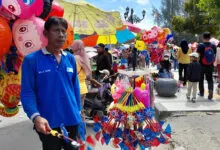Meriahnya Gerak Jalan, Bikin Pedagang Kaki Lima Raup Cuan