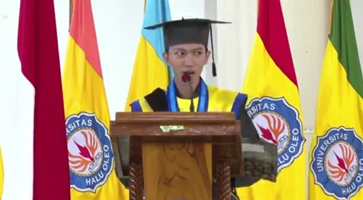 Mahasiswa Teknik Informatika, Muhammad Nabil Afkar Jadi Lulusan Terbaik UHO